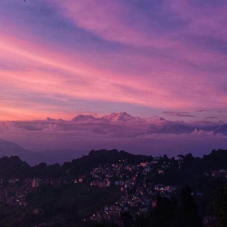 Indivar Homestay Дарджилинг Экстерьер фото