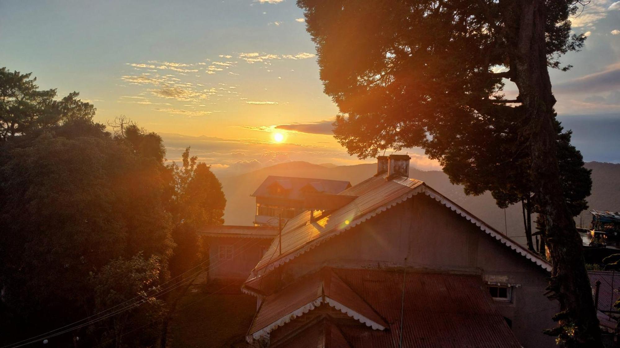 Indivar Homestay Дарджилинг Экстерьер фото