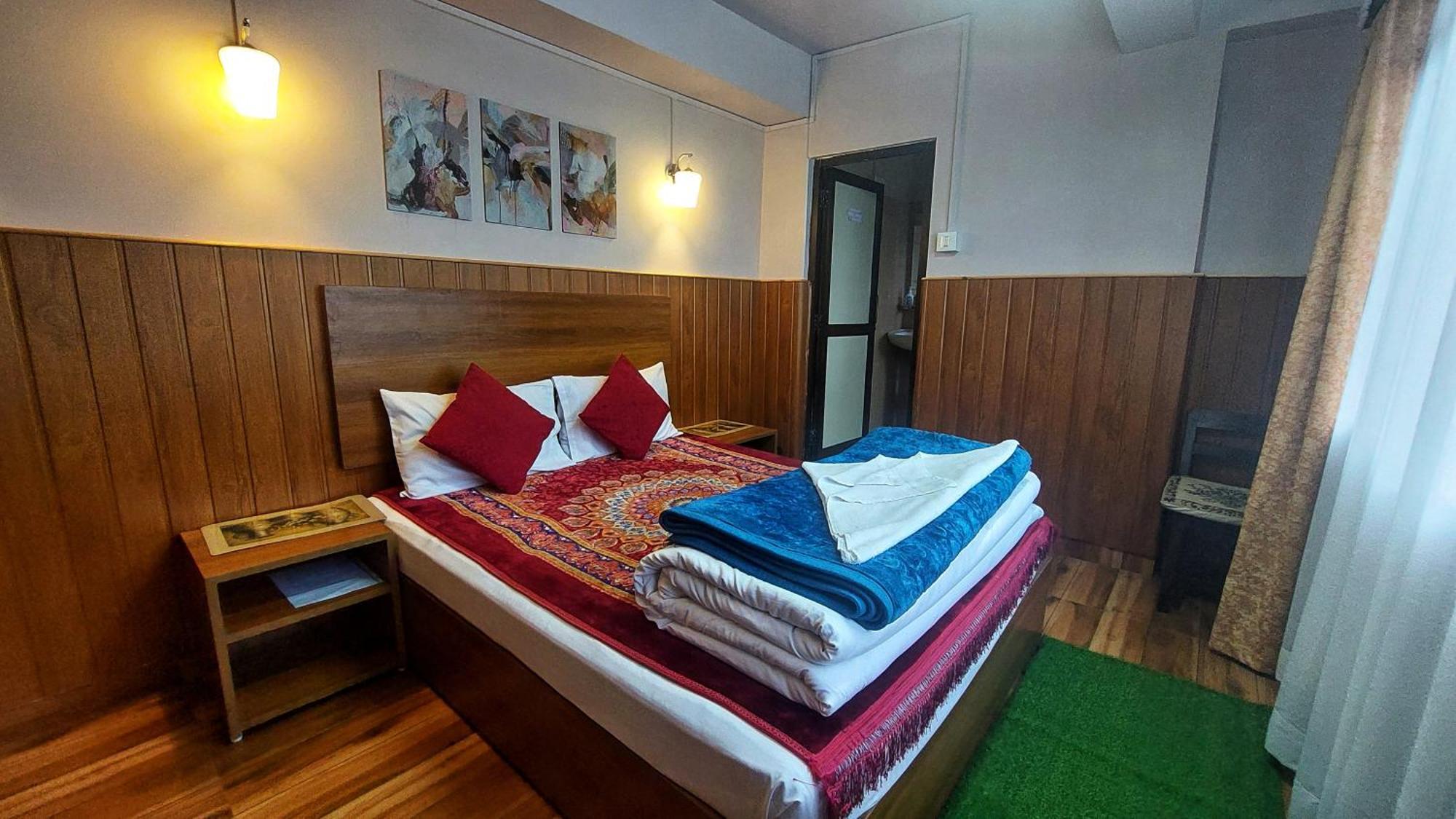 Indivar Homestay Дарджилинг Экстерьер фото