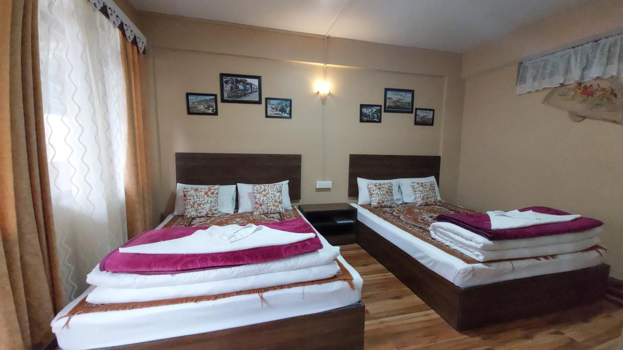 Indivar Homestay Дарджилинг Экстерьер фото